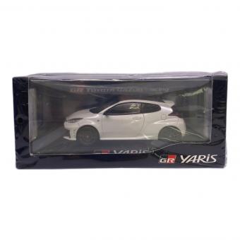 豊通ファシリティーズ (トヨツウファシリティーズ) GR YARIS ホワイトパール モデルカー ②089 1/30
