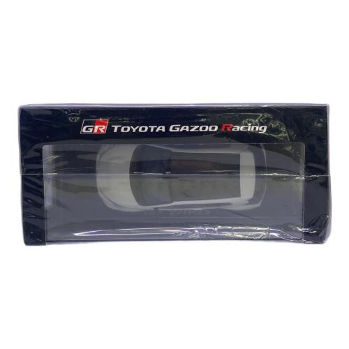 豊通ファシリティーズ (トヨツウファシリティーズ) GR YARIS ホワイトパール モデルカー ②089 1/30