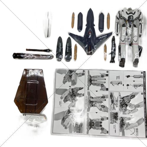 BANDAI SPIRITS (バンダイスピリッツ) VF-0Sフェニックス(ロイ・フォッカー機)+ QF-2200D-B ゴースト プラモデル