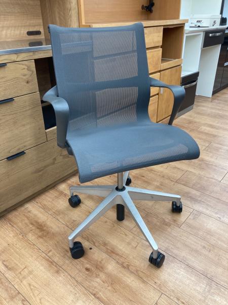 ハーマンミラー　JOIFA339 美品　 2012年製 Herman Miller (ハーマンミラー) セトゥーチェア JOIFA339 グレー