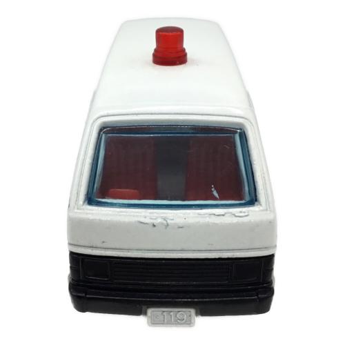 No.36 ハイエース 救急車 トミカ TOMY(トミー)