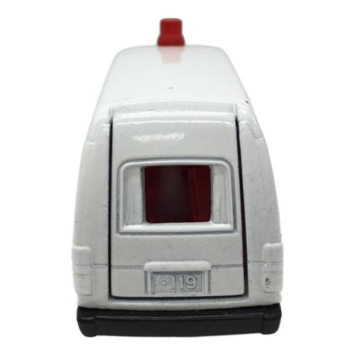 No.36 ハイエース 救急車 トミカ TOMY(トミー)