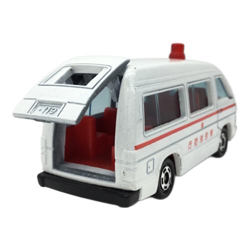 No.36 ハイエース 救急車 トミカ TOMY(トミー)