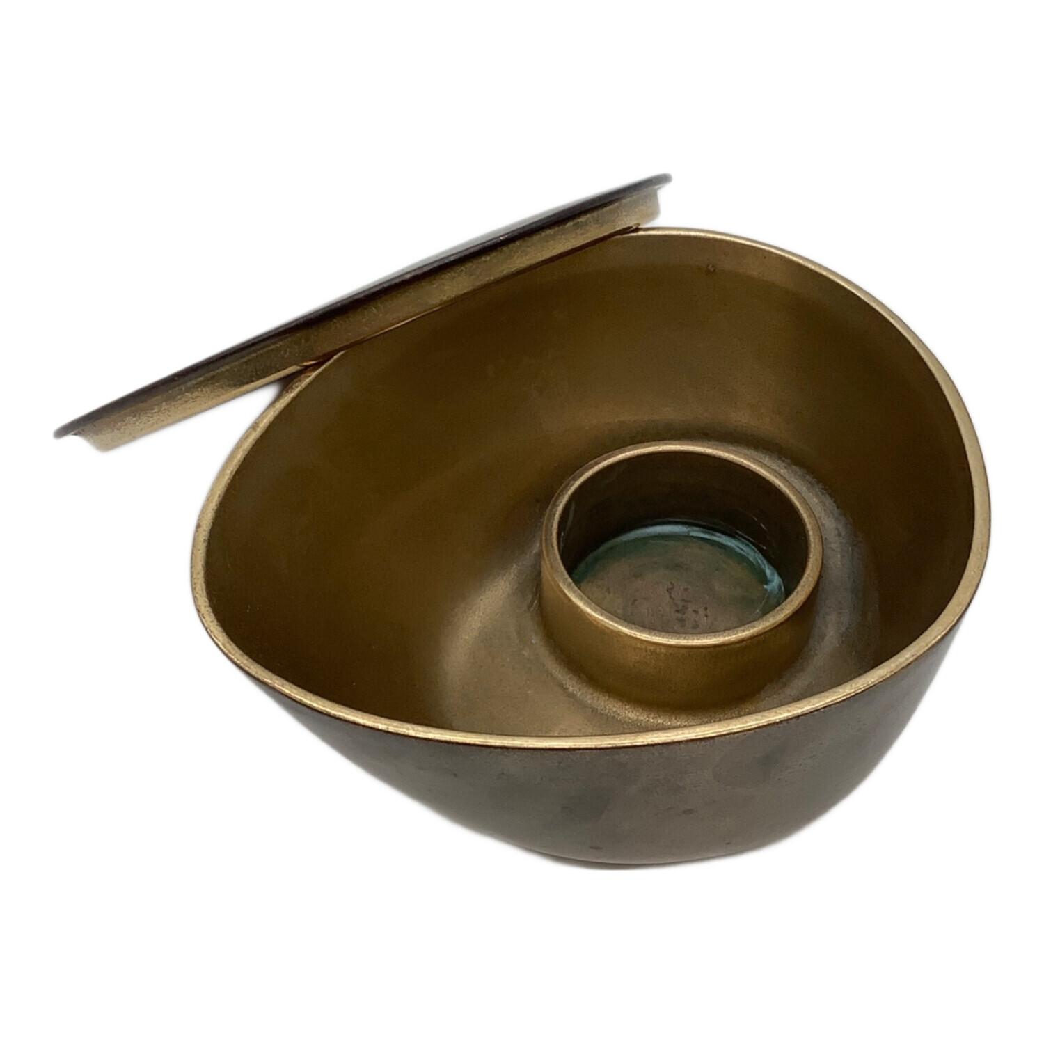 Aesop ブラスオイルバーナー　新品・未使用 イソップ」が2種類の新作オイルバーナーブレンドを発売 | ELLE