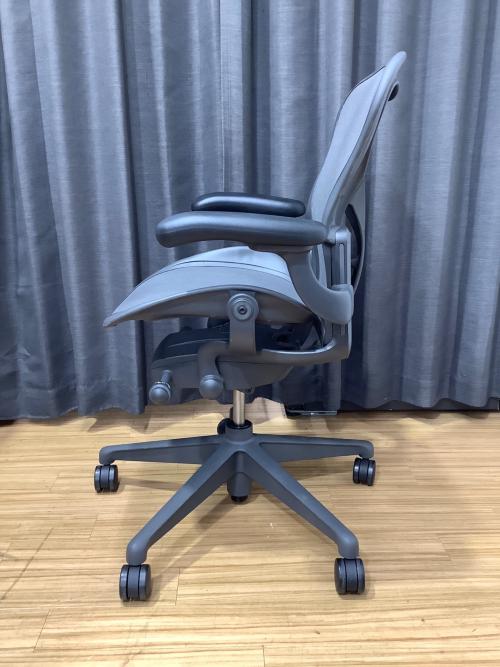 Herman Miller (ハーマンミラー) Aeron Chair Remastered Lite SIZE A グラファイトカラー リマスタード ライト