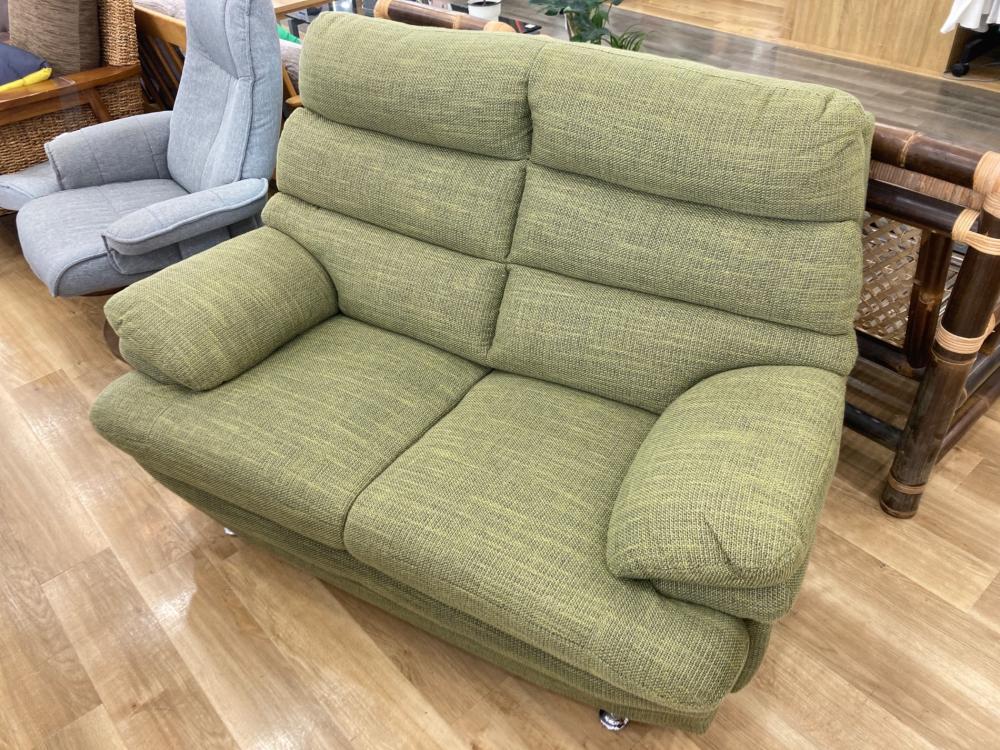 リユースのサカイ東金店 2人掛けソファー グリーン系 本革 ※背もたれ留め具にほつれあり ＴＪ18556 2人掛けソファー TJ1815 リユースのサカイ東金店 2人掛けソファー