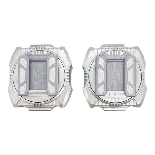 BANDAI (バンダイ) 仮面ライダーギーツ DXデザイアドライバー ハイスペックベルト帯＆レイズバックルホルダー 仮面ライダー