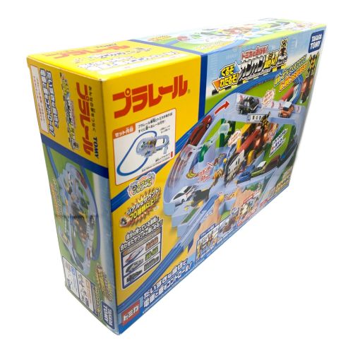 TOMY (トミー) プラレール トミカと遊ぼう! くるぞわたるぞ! カンカン踏切セット 未使用品