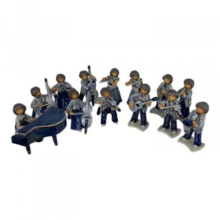 青陶スタジオ制作　音楽隊　陶芸品 1071003119463209_01_2832w.jpeg