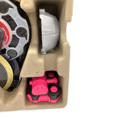 仮面ライダーギーツ 変身ベルト DXデザイアドライバー