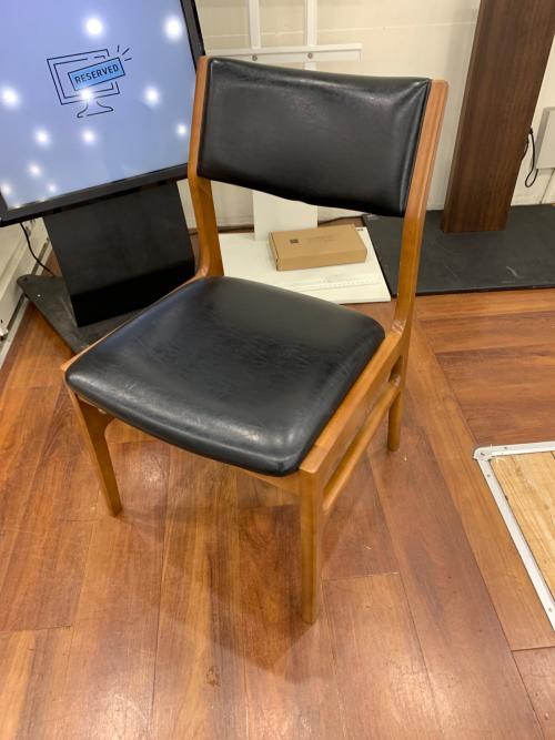 カリモク60+ (カリモクロクマルプラス) アームレスダイニングチェア C36105 174 スタンダードブラック