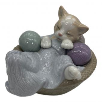 NAO (ナオ) フィギュリン 眠る子猫