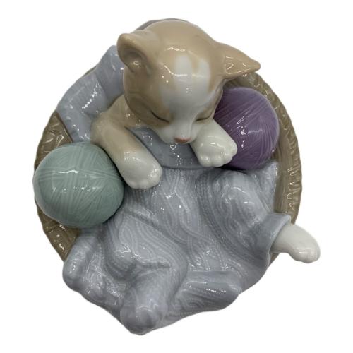 NAO (ナオ) フィギュリン 眠る子猫