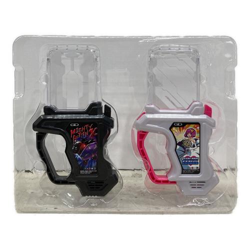 仮面ライダーアウトサイダーズ DXときめきブライダルガシャット＆プロトマイティアクションXガシャットノワール 仮面ライダー