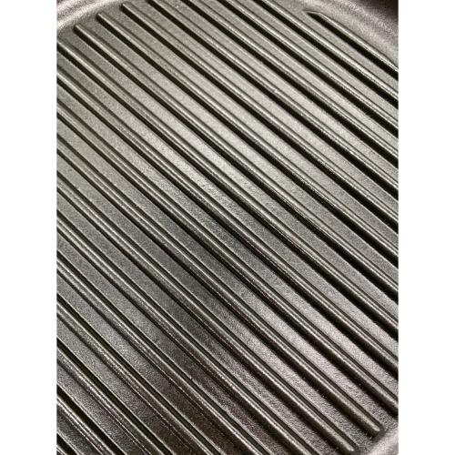 Staub (ストウブ) ピュアグリル レッド