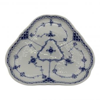 ROYAL COPENHAGEN (ロイヤル・コペンハーゲン) トライアングルプレート ブルーフルーテッド・ハーフレース