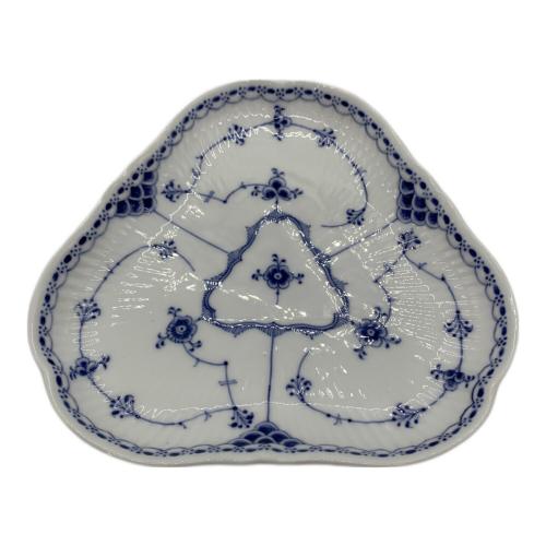 ROYAL COPENHAGEN (ロイヤル・コペンハーゲン) トライアングルプレート ブルーフルーテッド・ハーフレース