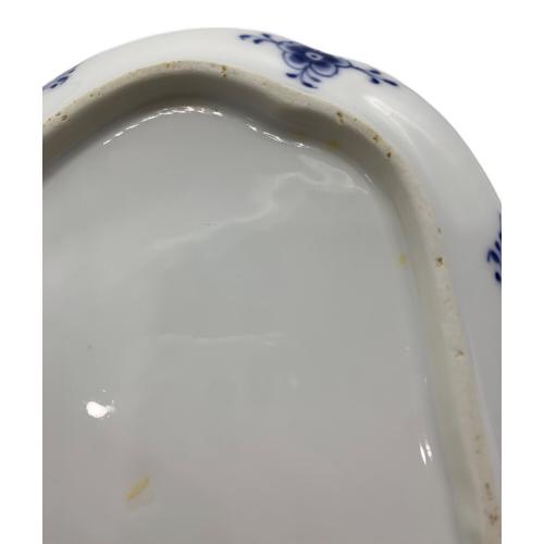 ROYAL COPENHAGEN (ロイヤル・コペンハーゲン) トライアングルプレート ブルーフルーテッド・ハーフレース