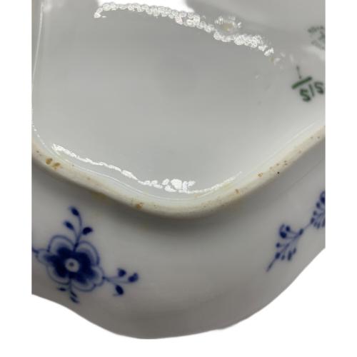 ROYAL COPENHAGEN (ロイヤル・コペンハーゲン) トライアングルプレート ブルーフルーテッド・ハーフレース