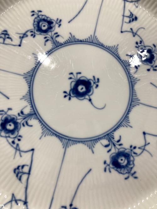 ROYAL COPENHAGEN (ロイヤル・コペンハーゲン) 33cmプレート ブルーフルーテッド・ハーフレース