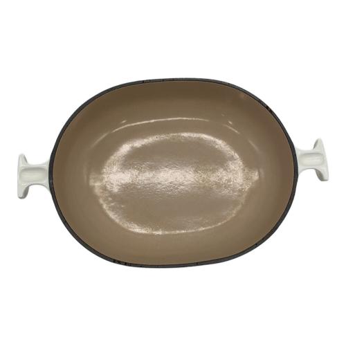 LE CREUSET (ルクルーゼ) 両手鍋 蓋無 SIZE 25cm ホワイト エンツォ・マリ「ママ」