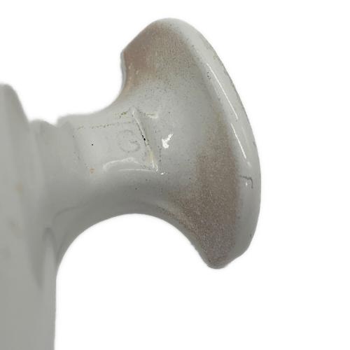 LE CREUSET (ルクルーゼ) 両手鍋 蓋無 SIZE 25cm ホワイト エンツォ・マリ「ママ」