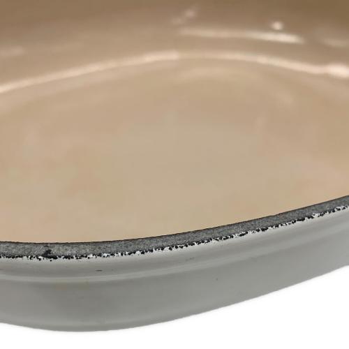 LE CREUSET (ルクルーゼ) 両手鍋 蓋無 SIZE 25cm ホワイト エンツォ・マリ「ママ」