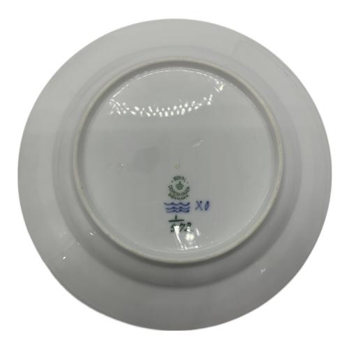 ROYAL COPENHAGEN (ロイヤル・コペンハーゲン) 22cmプレート ブルーフルーテッド・ハーフレース
