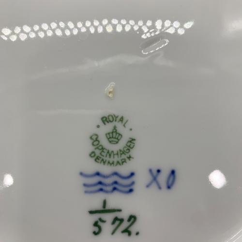 ROYAL COPENHAGEN (ロイヤル・コペンハーゲン) 22cmプレート ブルーフルーテッド・ハーフレース