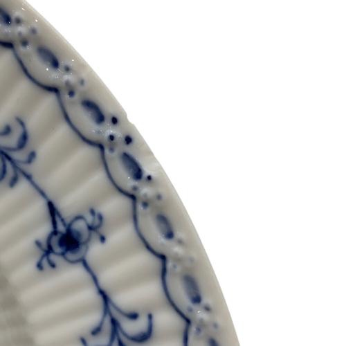 ROYAL COPENHAGEN (ロイヤル・コペンハーゲン) プレート 572 22.5cm ブルーフルーテッド・ハーフレース