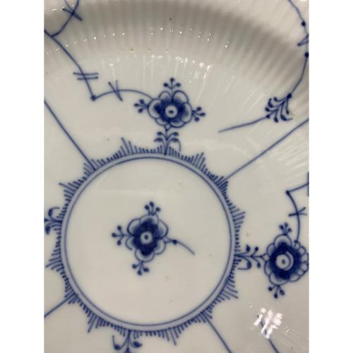 ROYAL COPENHAGEN (ロイヤル・コペンハーゲン) プレート 26cm カケ・凹み・キズアリ有 ブルーフルーテッド・ハーフレース