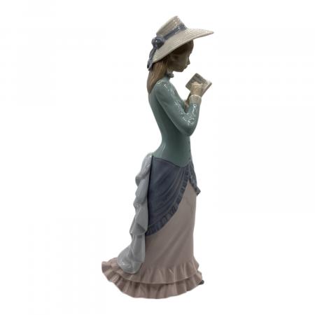 美品　未展示　37cm　LLADRO　「読書する貴婦人」 1072001521265479_05_3832w.jpeg