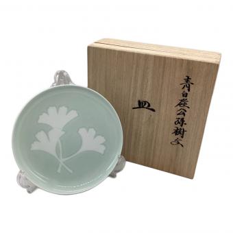 井上萬二 (イノウエ マンジ) 青白磁公孫樹文皿 共箱付