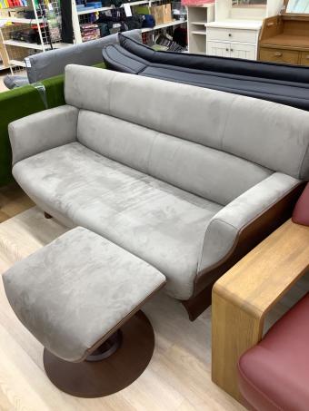 FUJI FURNITURE (フジファニチア) 2人掛けソファー アイボリー オットマン付 ファブリック