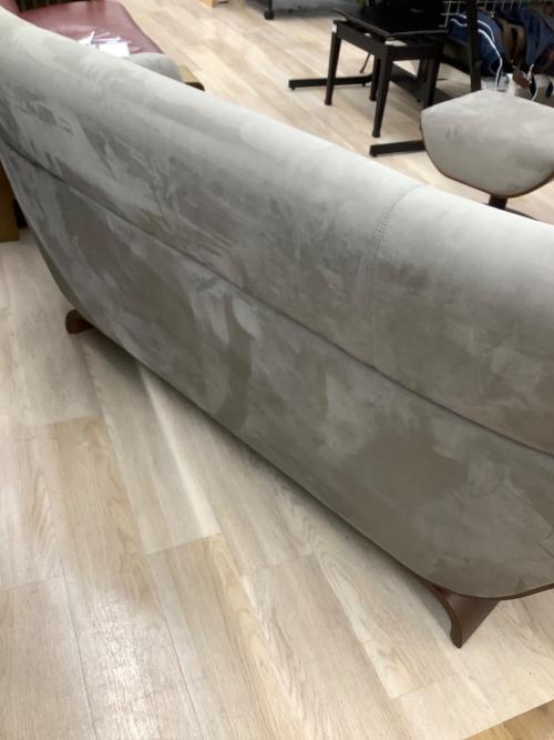 FUJI FURNITURE (フジファニチア) 2人掛けソファー アイボリー オットマン付 ファブリック