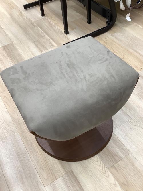 FUJI FURNITURE (フジファニチア) 2人掛けソファー アイボリー オットマン付 ファブリック