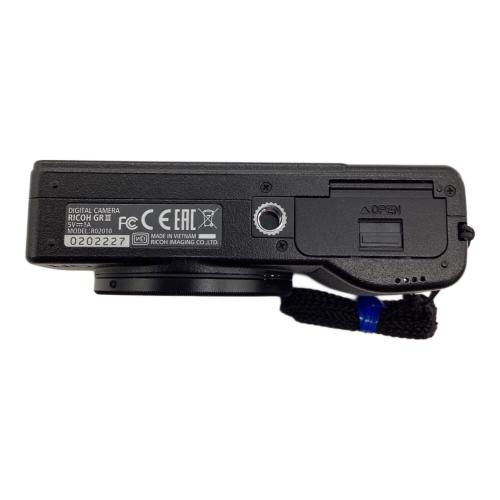 RICOH (リコー) コンパクトデジタルカメラ 2019年製 R02010 2424万画素(有効画素) 23.5mm×15.6mm(APS-Cサイズ)CMOS 専用電池 ISO100～102400 0202227