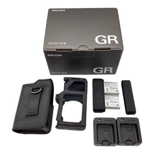 RICOH (リコー) コンパクトデジタルカメラ 2019年製 R02010 2424万画素(有効画素) 23.5mm×15.6mm(APS-Cサイズ)CMOS 専用電池 ISO100～102400 0202227