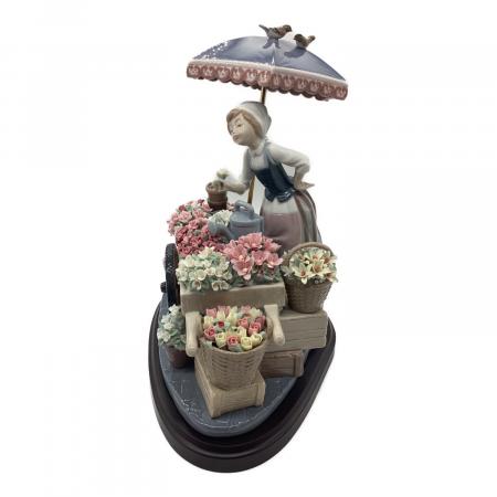 LLADRO (リヤドロ) フィギュリン 公園通りの花屋さん 本体のみ
