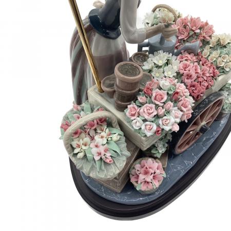 LLADRO (リヤドロ) フィギュリン 公園通りの花屋さん 本体のみ