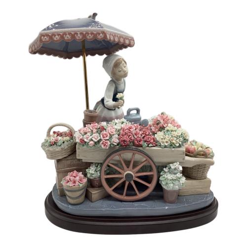 LLADRO (リヤドロ) フィギュリン 公園通りの花屋さん 本体のみ