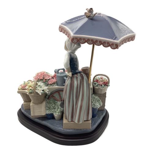 LLADRO (リヤドロ) フィギュリン 公園通りの花屋さん 本体のみ