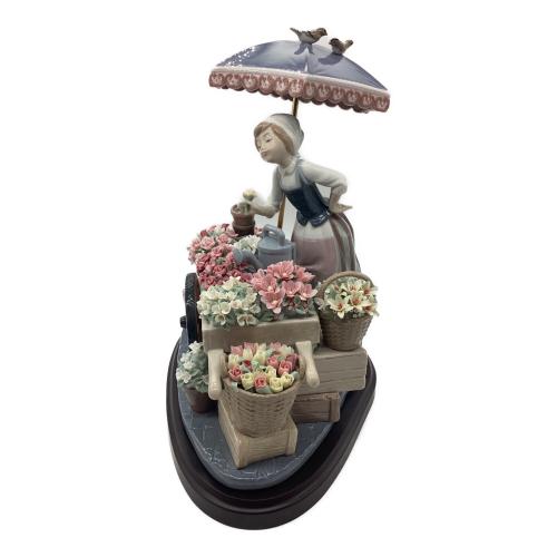 LLADRO (リヤドロ) フィギュリン 公園通りの花屋さん 本体のみ