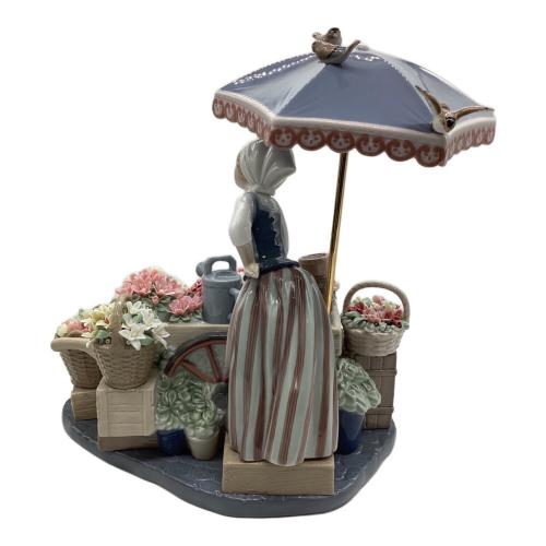 LLADRO (リヤドロ) フィギュリン 公園通りの花屋さん 本体のみ