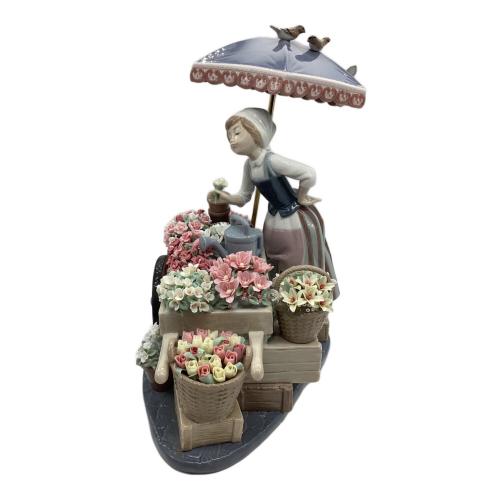 LLADRO (リヤドロ) フィギュリン 公園通りの花屋さん 本体のみ