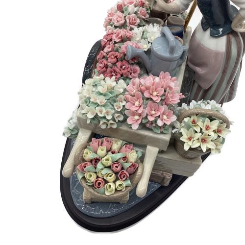 LLADRO (リヤドロ) フィギュリン 公園通りの花屋さん 本体のみ