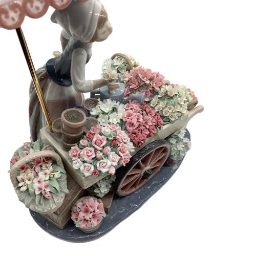 LLADRO (リヤドロ) フィギュリン 公園通りの花屋さん 本体のみ