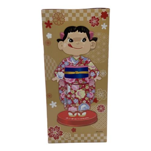 ミニ店頭晴れ着 ペコちゃん