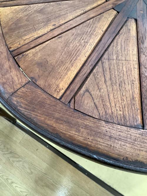 アンティークラウンドテーブル