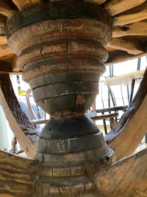 アンティークラウンドテーブル